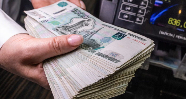 Rusya'da B&uuml;t&ccedil;e A&ccedil;ığı B&uuml;y&uuml;yor