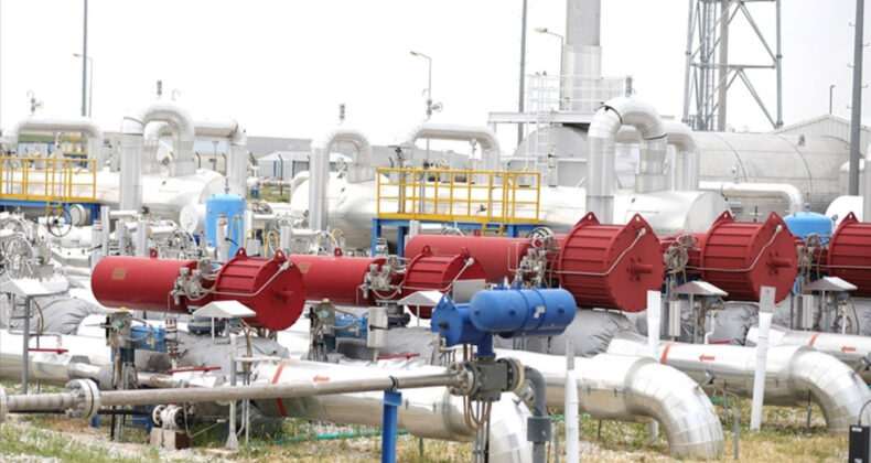 Rusya'nın Petrol ve Doğal Gaz Gelirleri Keskin Düşüş Gösterdi