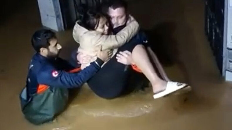 Sağanak Nedeniyle Evinde Mahsur Kaldı