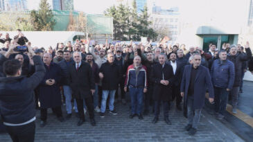Sarıyer'de G&uuml;n&uuml; Değiştirilen Semt Pazarının Esnafından Belediye Binası &Ouml;n&uuml;nde Eylem
