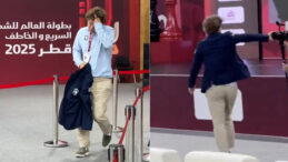 Satran&ccedil; Şampiyonu Magnus Carlsen'den Agresif Hareketler: Hırsını Kameradan &Ccedil;ıkardı