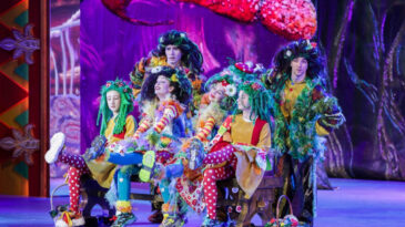 Savaşın Ortasında &Ccedil;ocuklara &Ouml;zel Bir G&ouml;steri Ger&ccedil;ekleştirildi