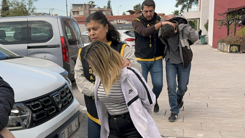 Sevgilisinin Eski Erkek Arkadaşını Bı&ccedil;aklayarak &Ouml;ld&uuml;rd&uuml;