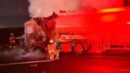 Seyir Halindeki Tır Alevler İ&ccedil;inde Kaldı