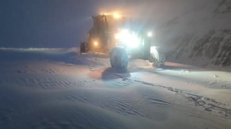 Siirt'te Kar Yağışı Nedeniyle 15 Köy Yolu Kapandı