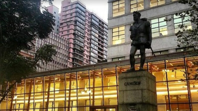 Silahlı Hırsızlar Değerli Tabloları &Ccedil;aldı