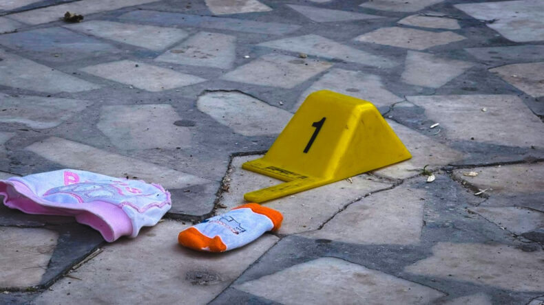 Sinir Krizi Ge&ccedil;iren Anne, 2 Aylık Bebeğini 4. Kattan Attı