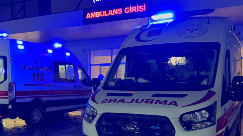 Sokak Ortasında Bı&ccedil;aklı Kavga: 1 Yaralı