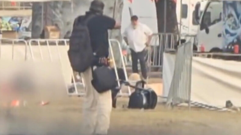 Şoke Edici G&ouml;r&uuml;nt&uuml;: Silahlı Saldırganın Karşısına Dikeyen Adam