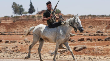 Suveyda'da &Ccedil;atışmalar Patlak Verdi