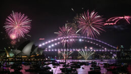 Sydney 2026&rsquo;ya Girdi… Havai Fişekler Limanı Aydınlattı