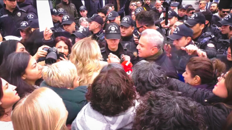 Taciz Skandalı Sonrası Kadın Vekillerden Eylem, Polis Engeliyle Karşılaştı