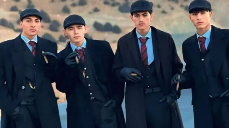 Taliban yine sahne aldı: Dizi kıyafeti giyen dört genç gözaltına alındı