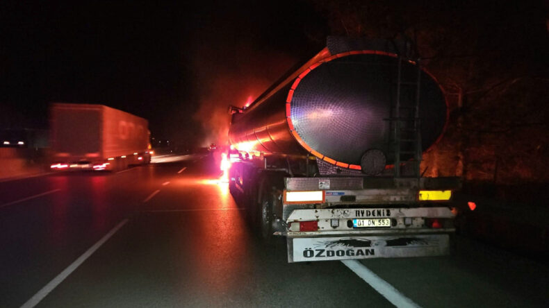Tanker Yangını Adana'da Panik Yarattı: Ormana Sı&ccedil;radı