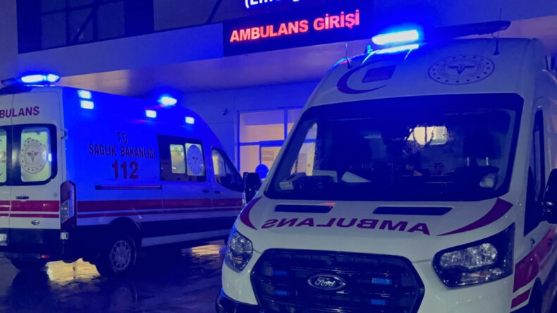 Tarihi Ge&ccedil;miş &Ccedil;ikolata Yiyen 10 &Ouml;ğrenci Hastanelik Oldu