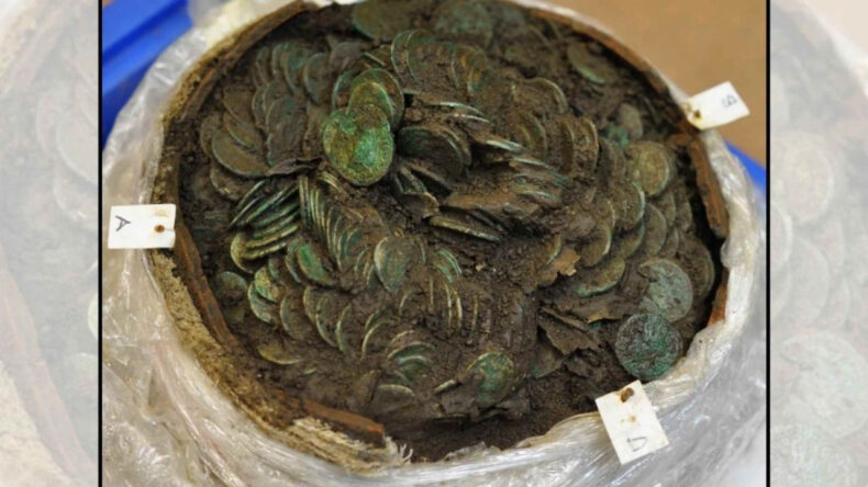 Tarlada Metal Dedekt&ouml;r&uuml; ile 15 Bin Sikke Bulundu