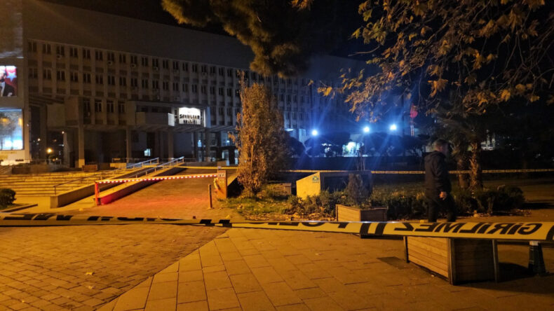 Tartıştığı Akrabasını Bı&ccedil;akla &Ouml;ld&uuml;rd&uuml;