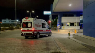 Tavuk pilav yiyen 30 iş&ccedil;i hastanelik oldu