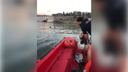 Terliğini almak isterken Dicle Nehri&rsquo;ne d&uuml;şen Ahmet i&ccedil;in arama &ccedil;alışmaları başlatıldı