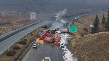 TIR'lar Alev Alev Yandı, Trafik Durduruldu