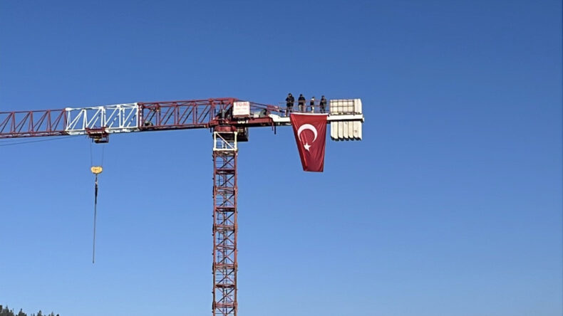 TOKİ İnşaatında &Uuml;cretlerini Alamayan İş&ccedil;iler Eylem Yaptı