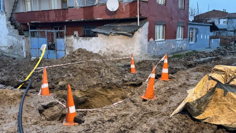 Toprak Kayması Nedeniyle Bir İş&ccedil;i Hayatını Kaybetti