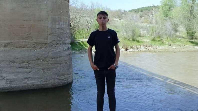Trakt&ouml;r Devrildi, 17 Yaşındaki S&uuml;r&uuml;c&uuml; Hayatını Kaybetti