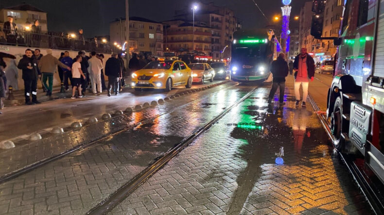 Tramvayın &Ccedil;arptığı 71 Yaşındaki Kadın Hayatını Kaybetti