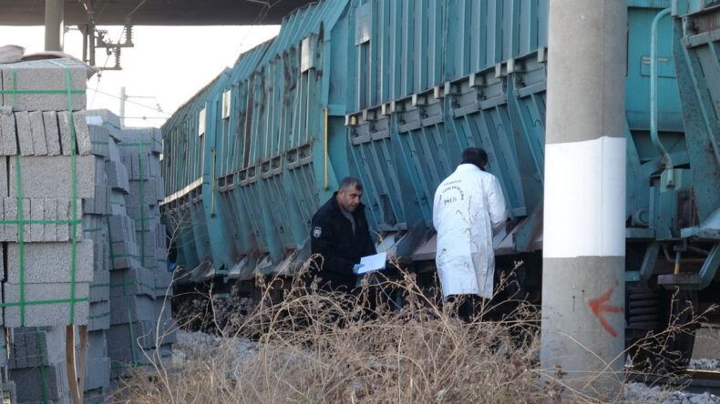 Trenin altında kalan gen&ccedil; hayatını kaybetti