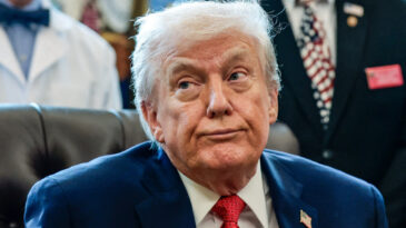 Trump, Dev Savunma B&uuml;t&ccedil;esine İmzasını Attı
