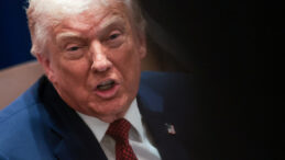 Trump'tan komşusuna g&uuml;mr&uuml;k vergisi tehdidi