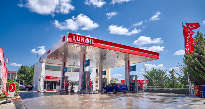 Trump'tan Lukoil'e Yaptırım Muafiyeti