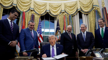 Trump'tan Teknoloji Devlerine M&uuml;jde: Yeni Yapay Zeka D&uuml;zenlemesi