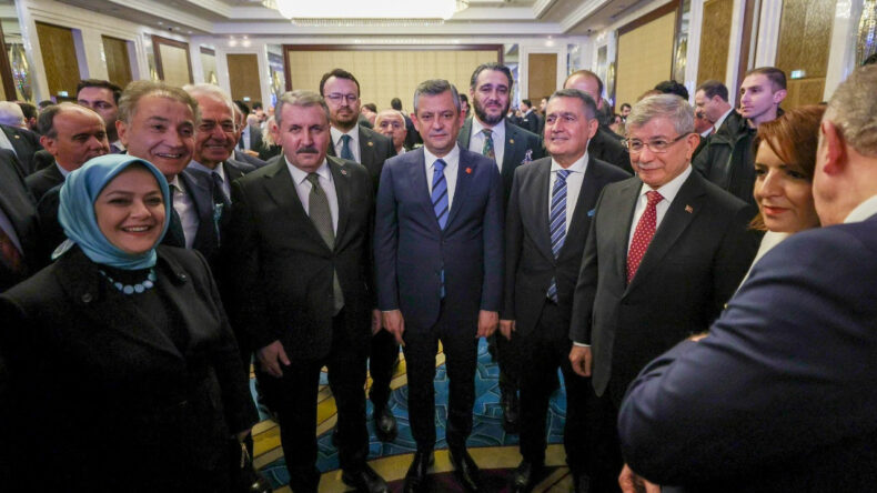 T&Uuml;SİAD YİK toplantısı &ouml;ncesi kokteyl: Siyaset ve iş d&uuml;nyası Ankara&rsquo;da buluştu