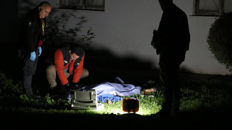 TV İzliyordu, Polis Eşinin Ölümünü Bildirdi