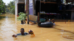 &Uuml;&ccedil; &Uuml;lkede Doğal Afet: 900'den Fazla &Ouml;l&uuml;, Y&uuml;zlerce Kayıp