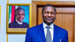 &Uuml;lke Şokta: Eski Bakan G&ouml;zaltına Alındı