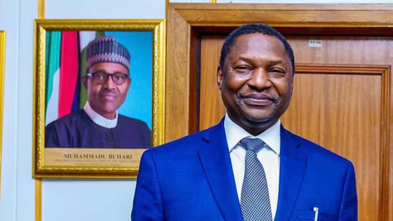 &Uuml;lke Şokta: Eski Bakan G&ouml;zaltına Alındı