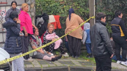 &Uuml;mraniye'de &Ccedil;atı Yangını: Yan Binalara Sı&ccedil;radı