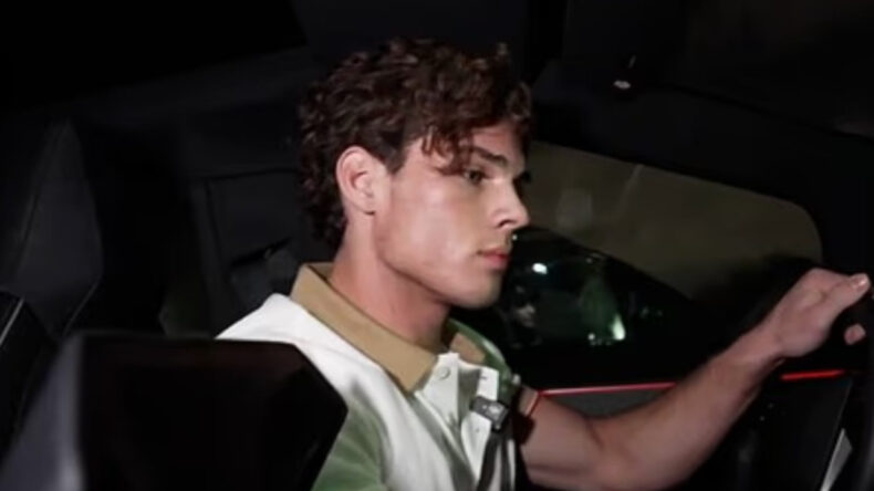 &Uuml;nl&uuml; YouTuber'ın Canlı Yayını Skandal Yarattı, Hesabı Kapatıldı