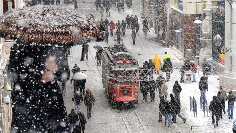 Valilikten &Ouml;nemli Uyarı: İstanbul'a Kar Yağışı Geliyor!