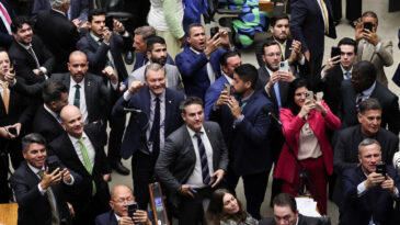 Vekiller Oyladı: Eski Liderin Cezası 27 Yıldan 2 Yıla İnecek