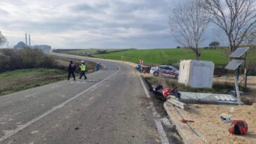 Virajda Kontrolden &Ccedil;ıkan Motosiklet Kaza Yaptı: 1 &Ouml;l&uuml;, 1 Yaralı