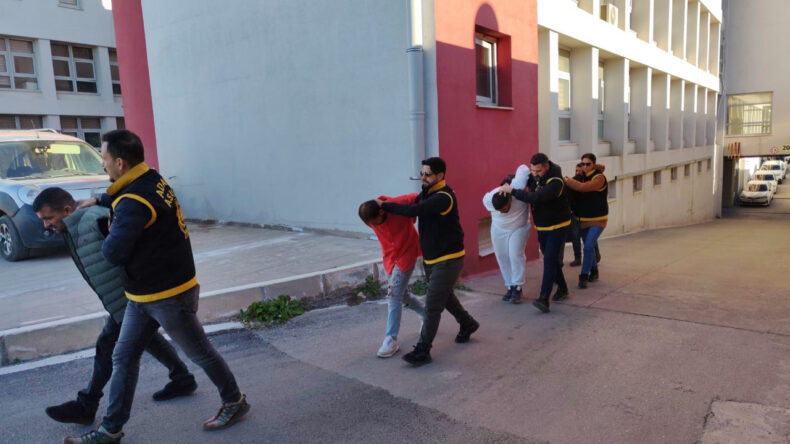 Vurup Hastaneye G&ouml;t&uuml;rd&uuml;ler: 5 Kişi Tutuklandı