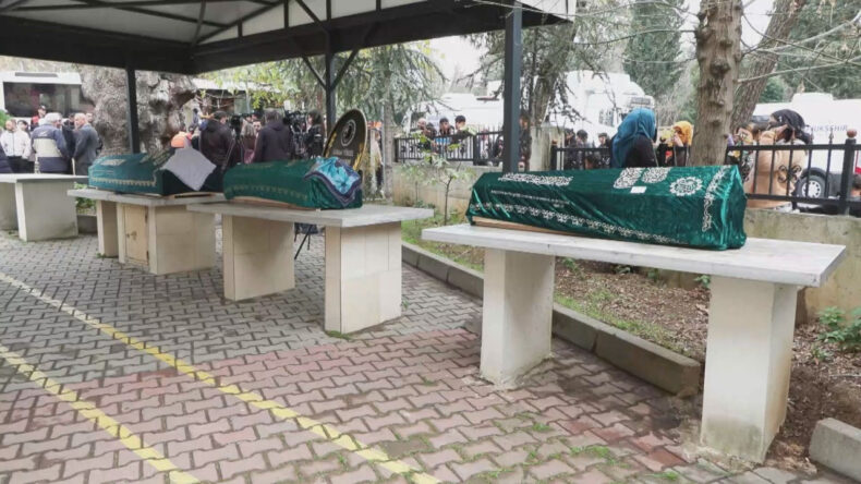 Yangında Hayatını Kaybeden 3 Çocuğun Cenazesi Toprağa Verildi