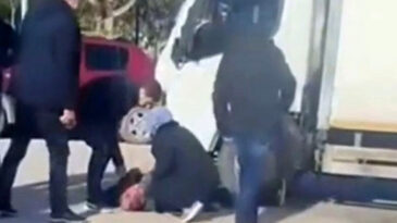 Yaya Ge&ccedil;idinde Kamyonet &Ccedil;arpması: 1 Kişi Hayatını Kaybetti