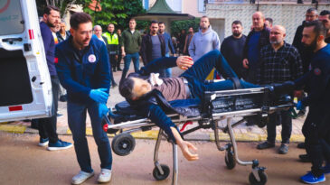 Yeğenini &Ouml;ld&uuml;r&uuml;p Eniştesini Yaraladıktan Sonra İntihara Kalkıştı