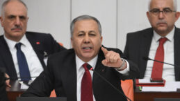 Yerlikaya, CHP'ye 5 bin polisle ablukayı b&ouml;yle savundu: 'Ne oldu, tornistan yaptınız'