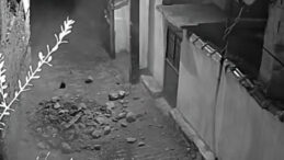 Yıkılmayı Bekleyen Bina Duvarı Gece &Ccedil;&ouml;kt&uuml;