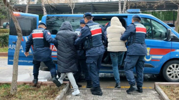 Yılbaşı &Ouml;ncesi Hollanda'dan Uyuşturucu Getirip Tutuklandılar